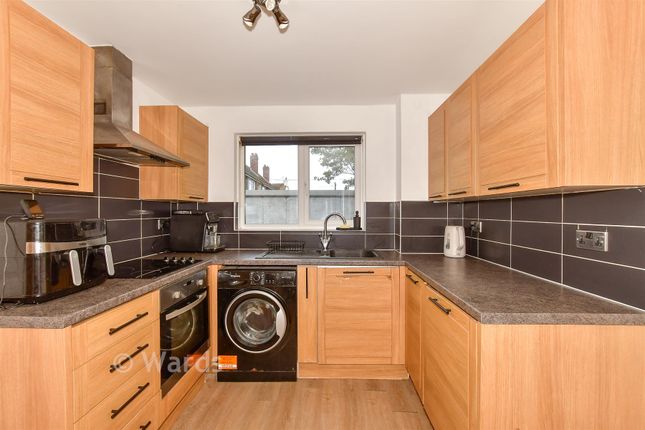 7, Barn Close, Canterbury photo 4