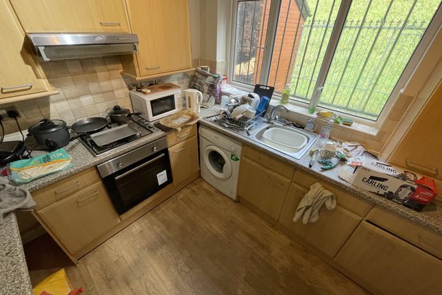 Terraced house to rent in Hyde Park Close, Leeds, West Yorkshire