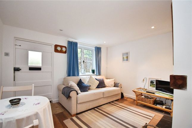 68, The Hundred, Hampshire photo 3