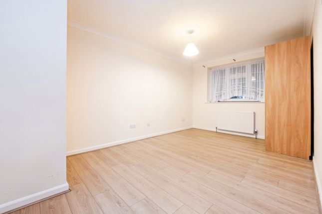 Flat 15 Nelmes Court,, Nelmes Way, Essex photo 4