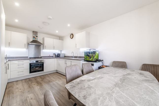 25, Pear Tree Orchard, Sittingbourne photo 2