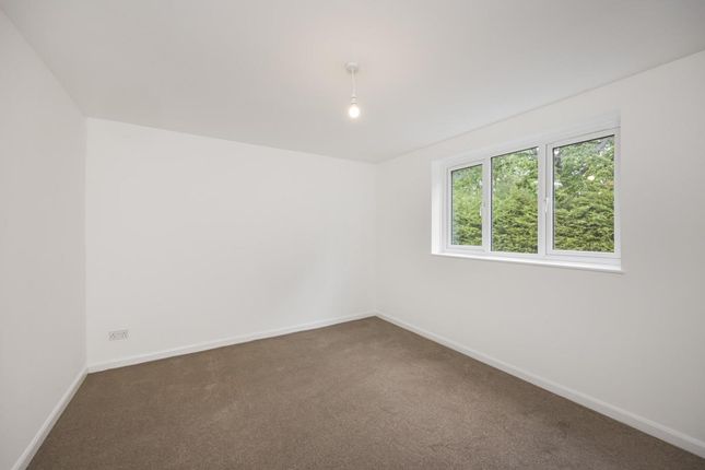 Flat B, 20, Sylvan Road, London photo 3