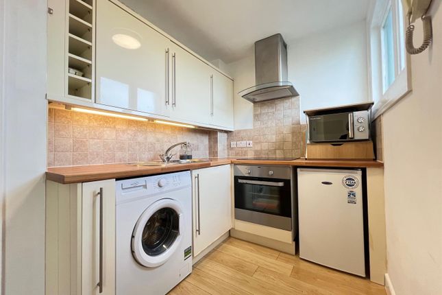 Flat 7 Barry House, Elmleigh Road, Bristol photo 3