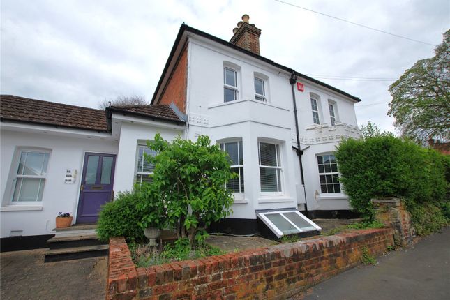 Flat to rent in High Path Road, Guildford, Surrey