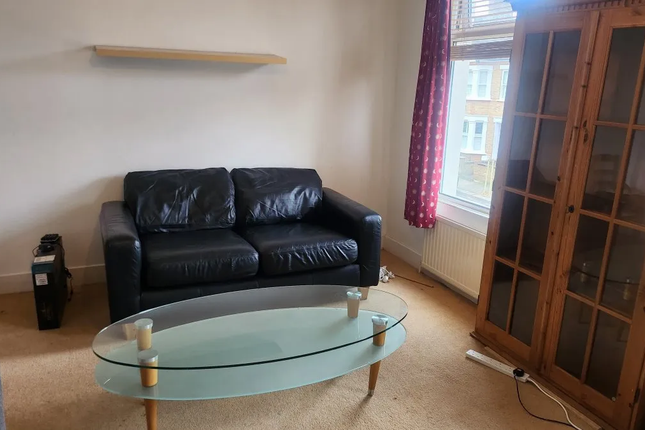 Flat to rent in Elthorne Avenue, London