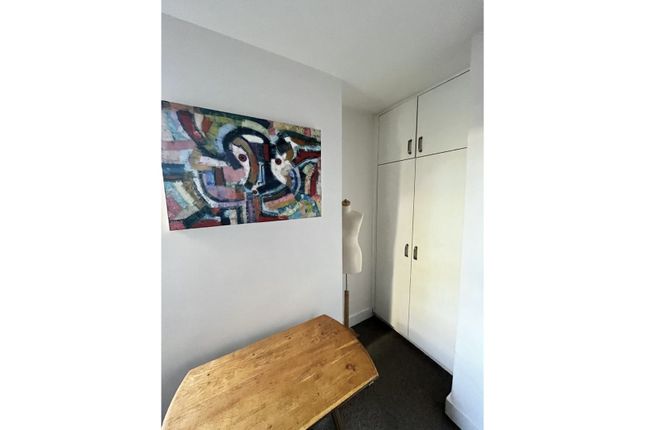 Flat for sale in Summerhill Road, London