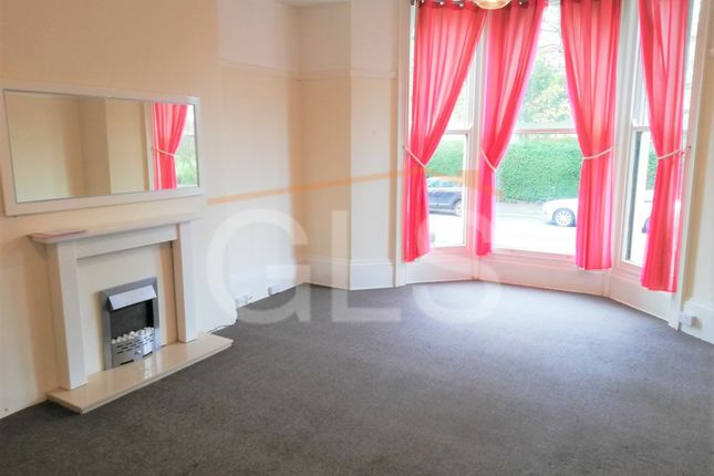 Flat to rent in Esplanade Gardens, Scarborough