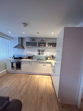Flat to rent in Carlett View, Garston, Liverpool