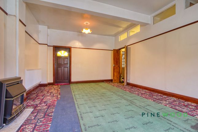8 Troughbrook Road, Chesterfield photo 4