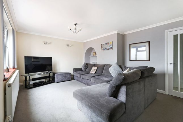 86, Wolfs Wood, Surrey photo 2