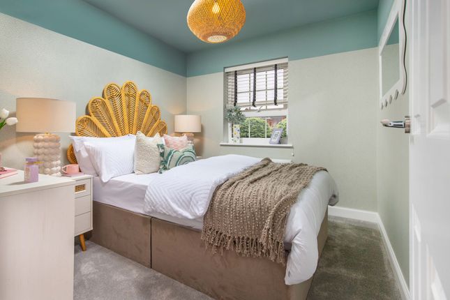Henleygate_Holden_Bedroom