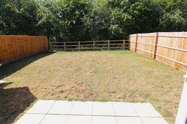 7, Meadow Edge, Sutton photo 4