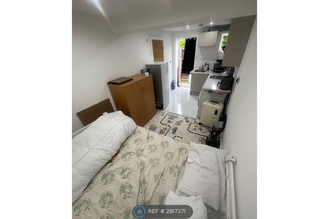 Crosthwaite Way, Slough photo 2