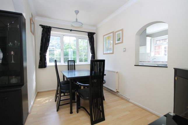 3, Newenham Road, Great Bookham photo 4