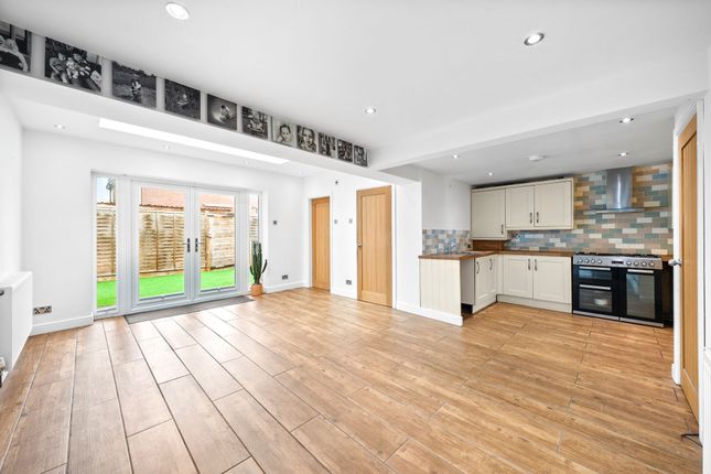 8 Springfield Drive, York photo 2