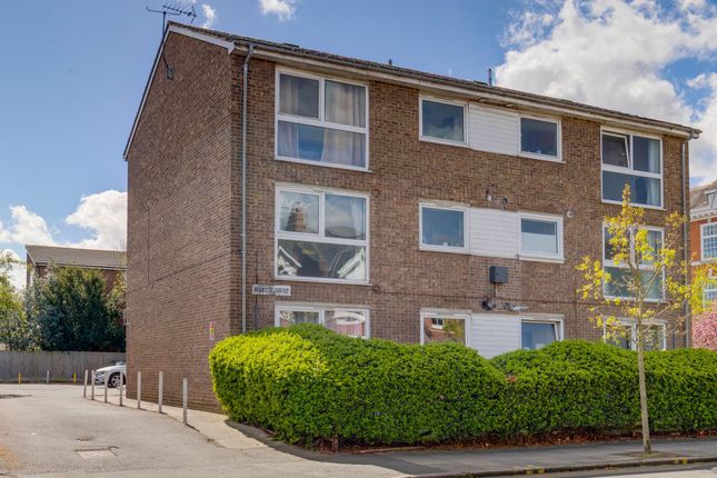 2-bed flat on Flat 6, Martin Court, London, £400,000