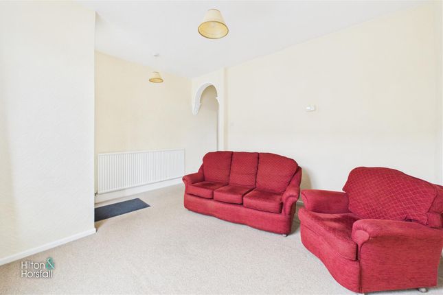 31, Longroyd Road, Barnoldswick photo 3