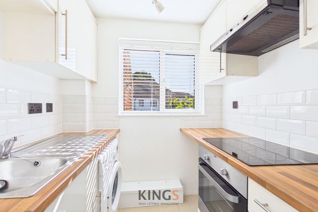 31 Christie Road, Stevenage photo 3