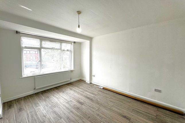 Elmstead Avenue, Wembley photo 3