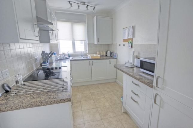 Flat 5 Homestead, East Walk, Seaton, Devon photo 4
