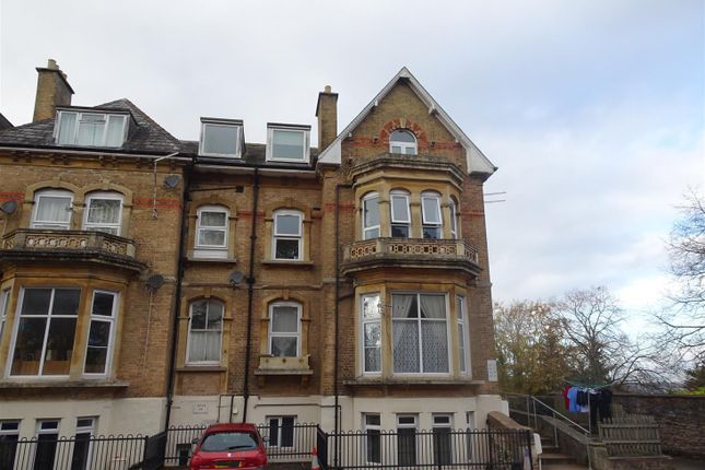 Flat to rent in Trull Road, Taunton