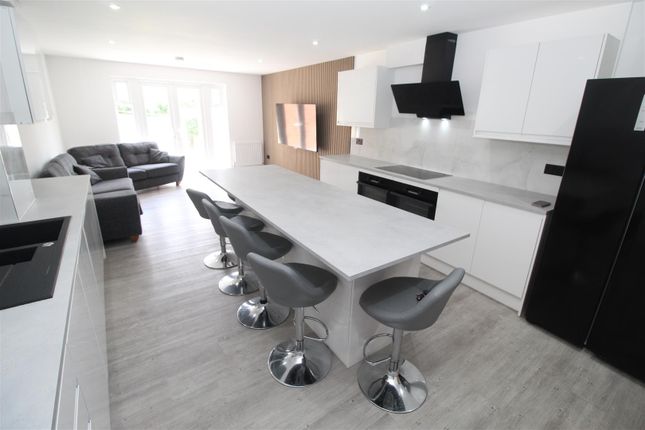 6-bed house on Richards Street, Cardiff, £3,900/mo
