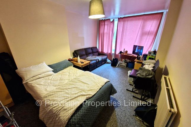Regent Park Terrace, Hyde Park photo 4