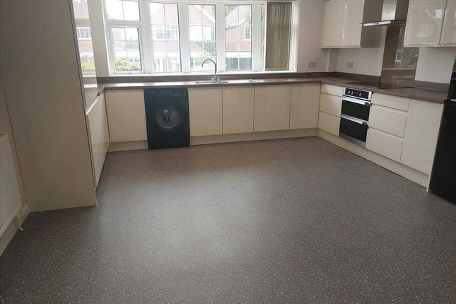9, James Court, Woolton photo 2