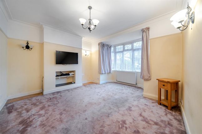 52, Colin Gardens, London photo 3
