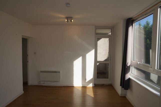 1a Mountpark Road, Greenlaw Court, London photo 4
