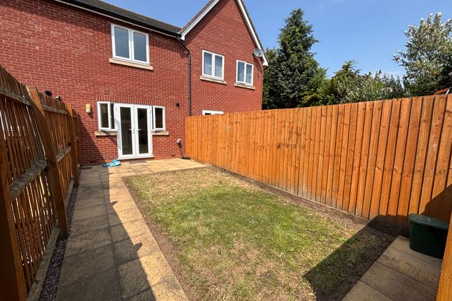 2 bed property for rent in St. Pauls Mews, Burton-On-Trent DE14