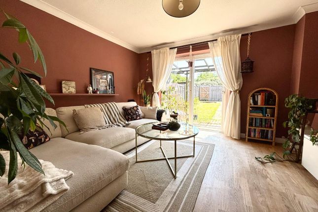 20, Ramblers Way, Waterlooville photo 2