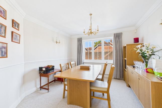 10, Oakfield Close, Buckinghamshire photo 4