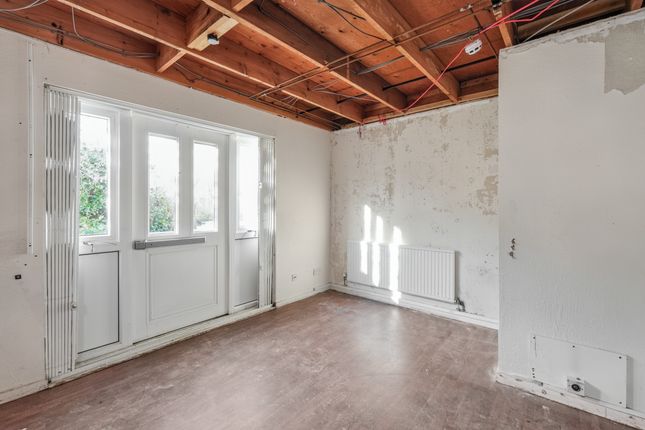 22-23 Blackheath Crescent, Milton Keynes photo 4