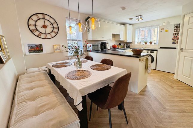 12, Rufford Grove, Mexborough photo 3