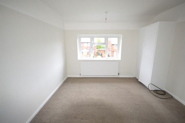 10, Elm Crescent, Alderley Edge photo 5