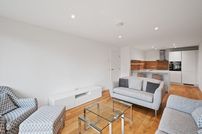 16/8 Hughes Close, Edinburgh photo 4