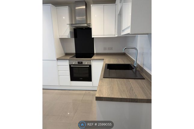 Flat  Seafarers Court, Queens Terrace, Southampton photo 5