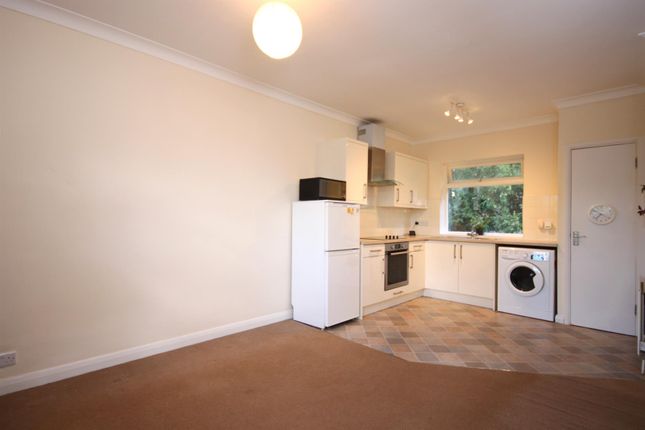 The Flat @ Peregrine House, Guildford Road, Leatherhead photo 4