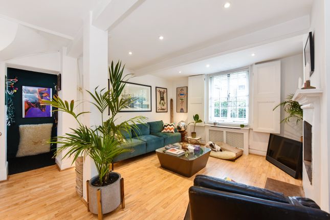 Terraced house to rent in Church Crescent, Hackney