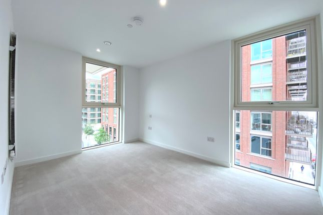 CRH22, Carrick House, London E16, London photo 3
