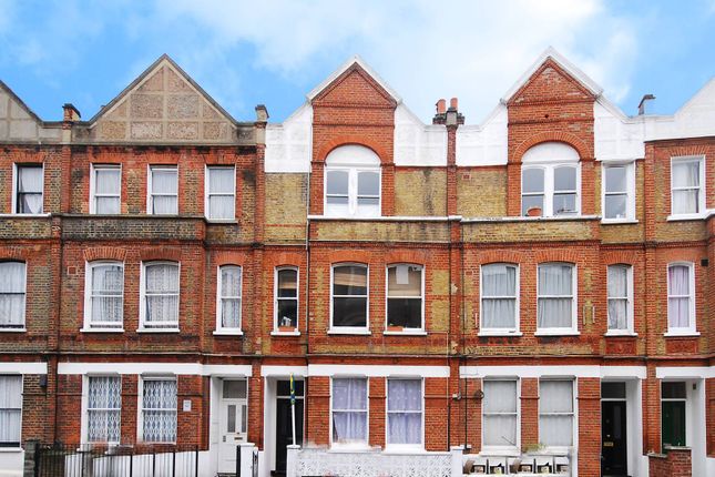 Thumbnail Flat to rent in Heyford Terrace, Vauxhall, London