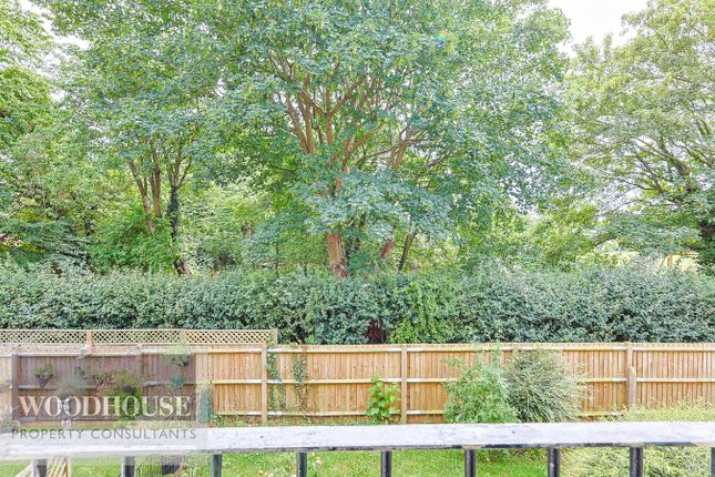 13, Wheatcroft, Cheshunt photo 5