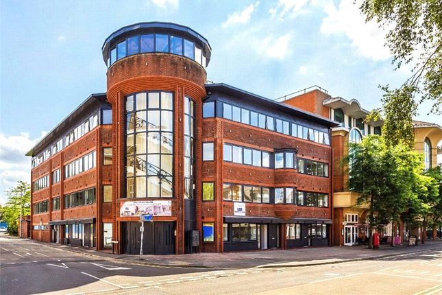 Flat to rent in Goldsworth Road, Woking, Surrey