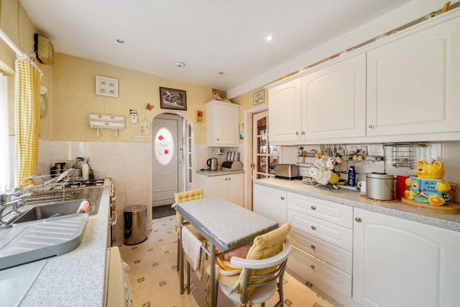 19, Oaklands Road, Leeds photo 3