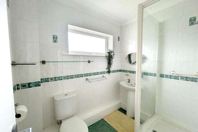 68, Manor Way, Helston photo 4