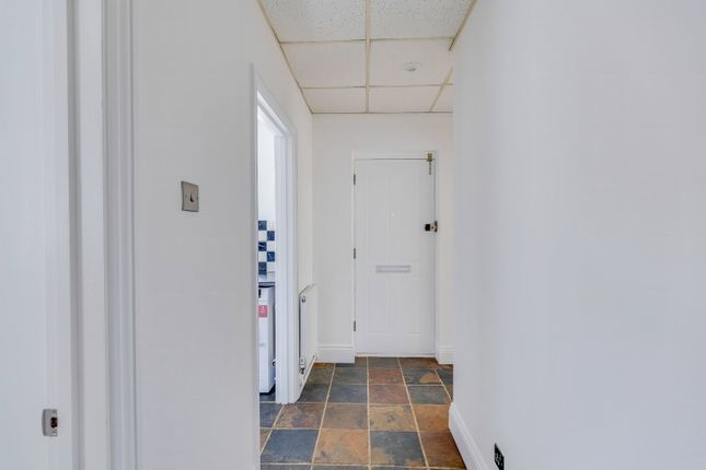 110,Flat 6, Hamilton Court, Pen-y-lan Road, Cardiff photo 3