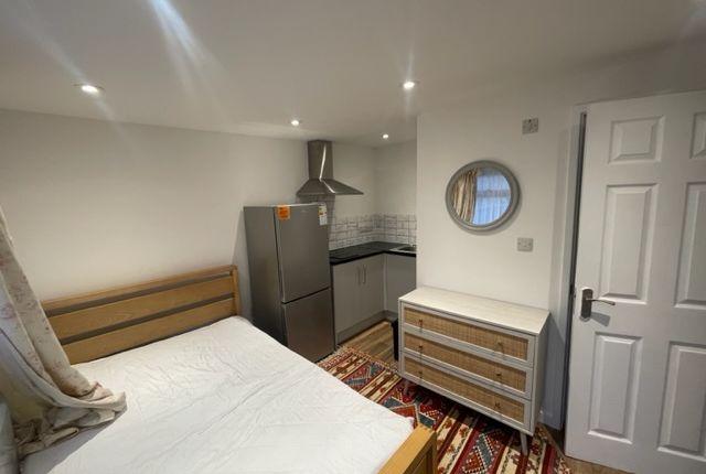 Thumbnail Studio to rent in Standard Road, Hounslow