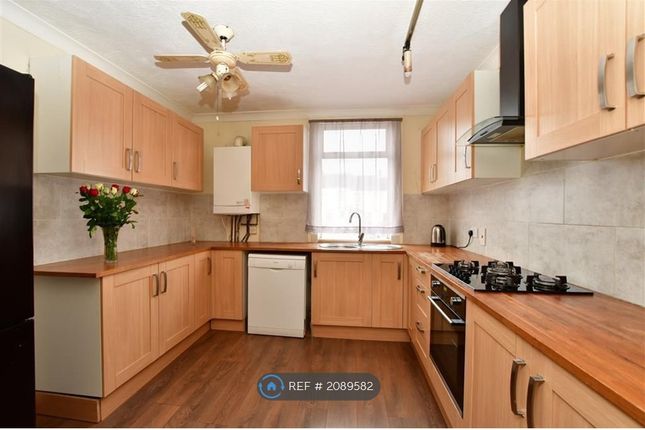 Terraced house to rent in Richmond Road, Gillingham