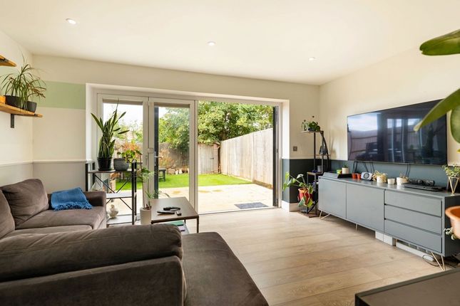 6 Faren Terrace, Mitcham photo 2